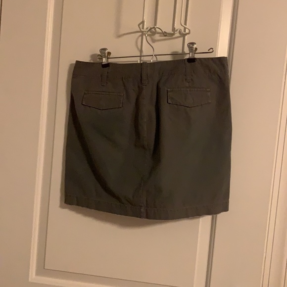 Gap mini, irregular gray. Cuter than it looks, boots and a top = hot. - Picture 2 of 3